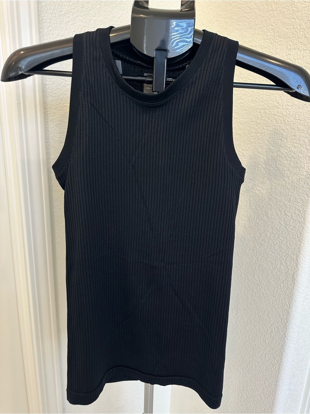 EUC Women’s Athleta Black Ribbed Tank Top size XS